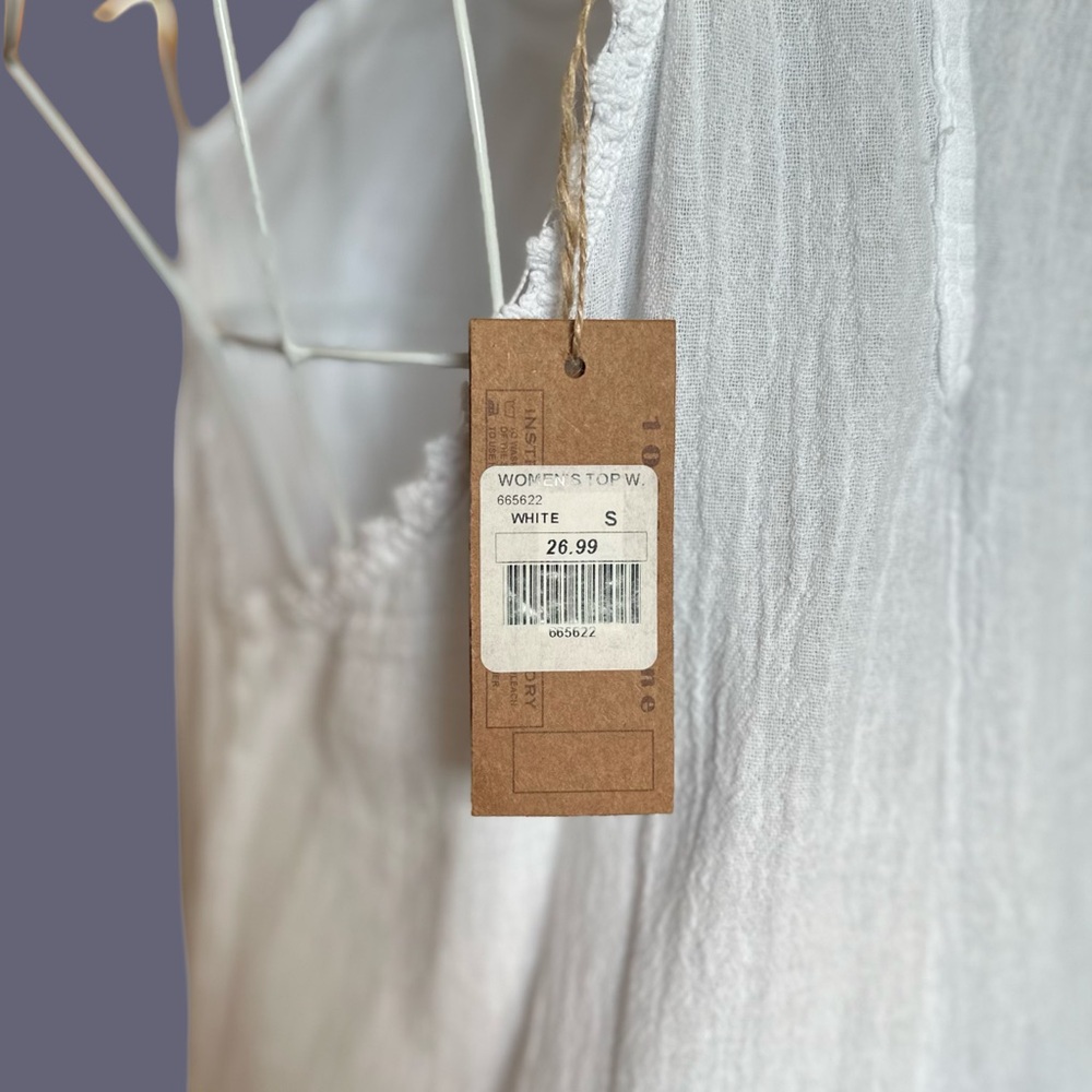 Women’s Lace Trim Halter Top with Keyhole Button Closure - S/M, New with Tags - Picture 6 of 6